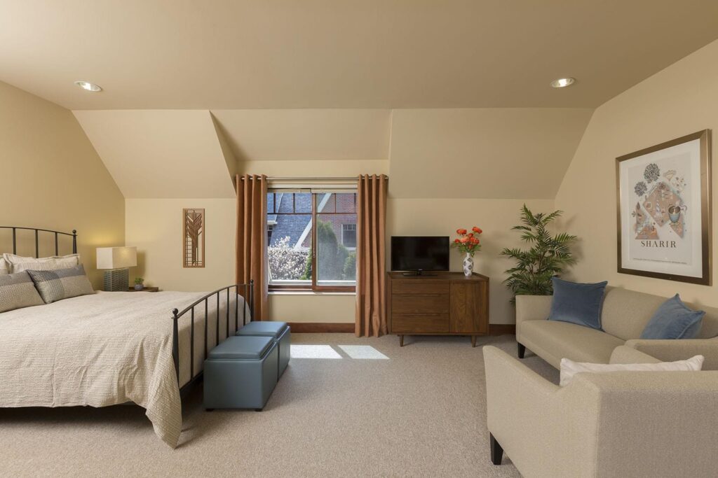 C01303^transitional-care-apt^1600x1067